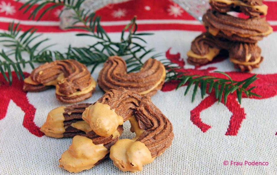 Schoko-Kipferl mit Erdnussbutterfüllung | Einfaches Rezept